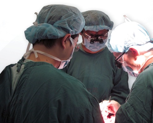 Photo of three medical practitioners wearing SurgiTel loupes